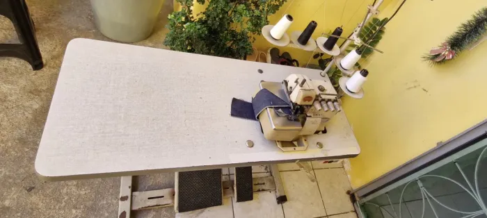 Vendo duas máquinas reta e Interlock em ótimo estado por 1850