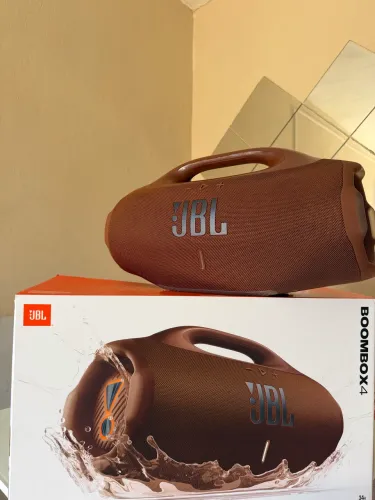 JBL Boombox 4 pouco usada, com nota fiscal e garantia
