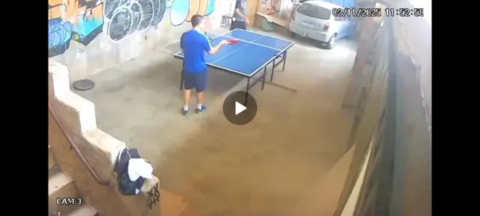 Mesa de tênis mais robô lança bolinhas 