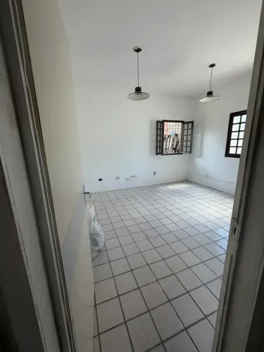 Alugo imovel comercial na torre, galpão com 100 metros mais estrutura