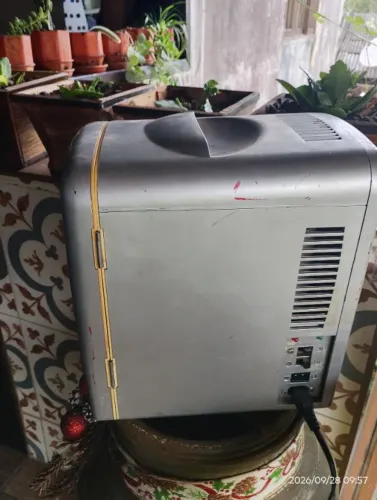Geladeira mini 110v com defeito só refresca não gela