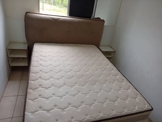 Pouco Usada - Cama Casal com Cabeceira
