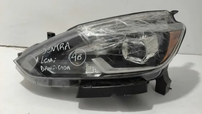 Farol Esquerdo Nissan Sentra Lente Danificada