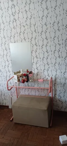 alugo para mulher um quarto NO CENTRO DE GOIANIA