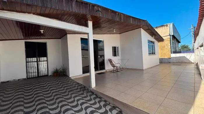 Vendo casa bem localizada pq Dez ao lado CSU