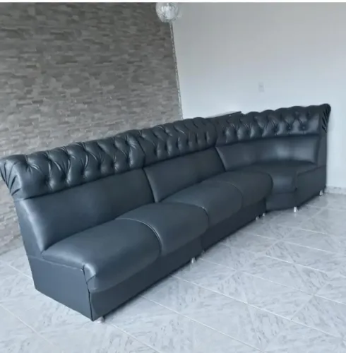Sofá de canto para 7 lugares modelo Capitonê.