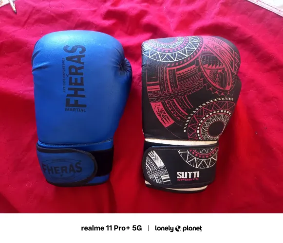 Luvas para boxe e muay Thay.
