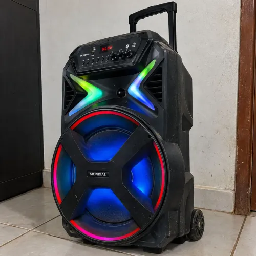 Caixa de Som Mondial Bluetooth com LED RGB, Rodinhas e Alça Retrátil