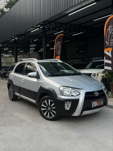 Toyota Etios Cross 1.5 Flex 16V 5P Mec. 2015
