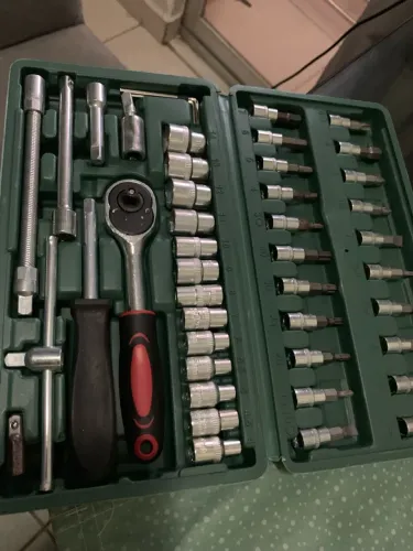 Kit de Ferramentas com Catraca, Soquetes e Pontas ? R$ 80.