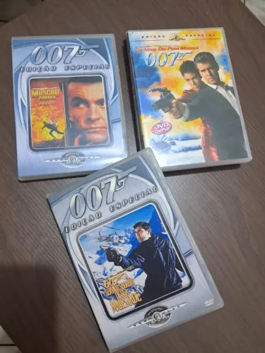 COMBO 3 DVDs DOS FILMES DO AGENTE 007 JAMES BOND - SEMINOVOS