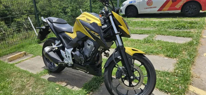 MOTO CB300, 2023 - APENAS 5000 KM - COMO NOVA!