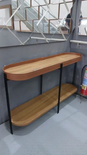 Aparador com estrutura em aço e courissimo+ MDF 