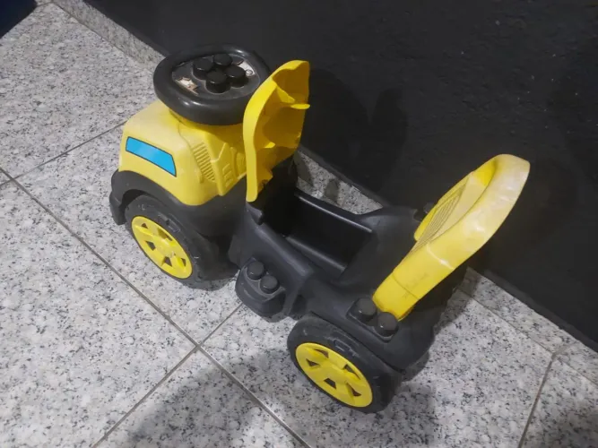 Vende-se um triciclo infantil 