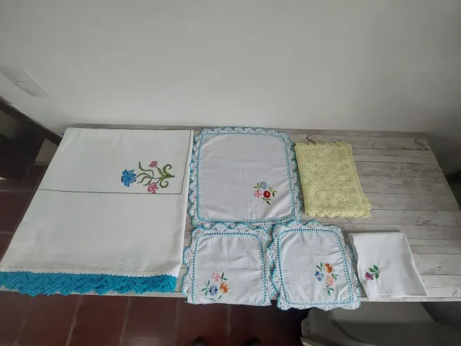 Jogo de mesa artesanal vintage com 6 peças em excelente estado!