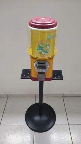 Máquina de bolinhas pula-pula
