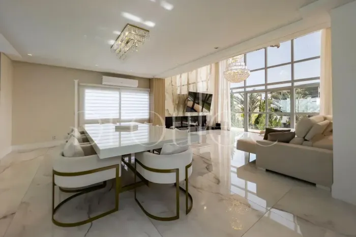 CASA ESPETACULAR NO CONDOMÍNIO PORTO RIVIERA NA PRAIA BRAVA DE ITAJAÍ-SC