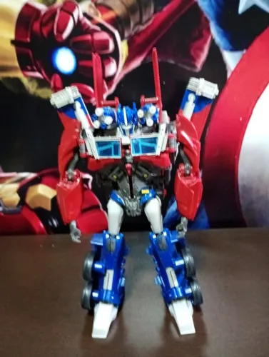 Boneco Optimus prime