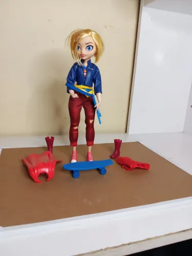 Supergirl Boneca DC
