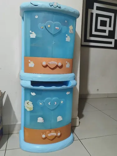 2 Roupeiros de brincar Nenuco