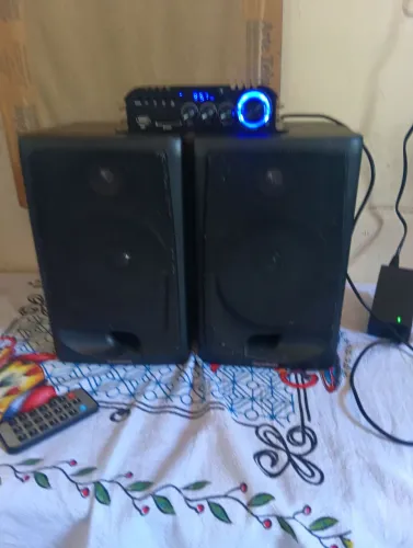 Vendo amplficador 4 canis saída + par de caixas de brinde