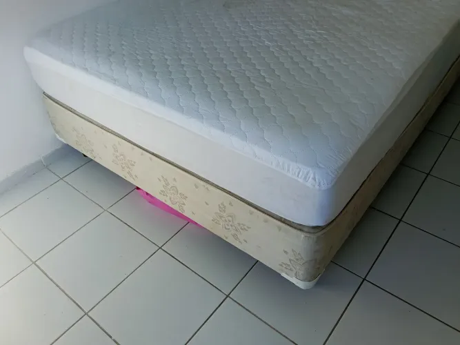Cama casal box/Ótimo estado 