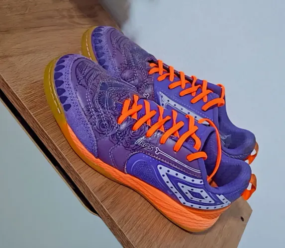 Tênis futsal roxo