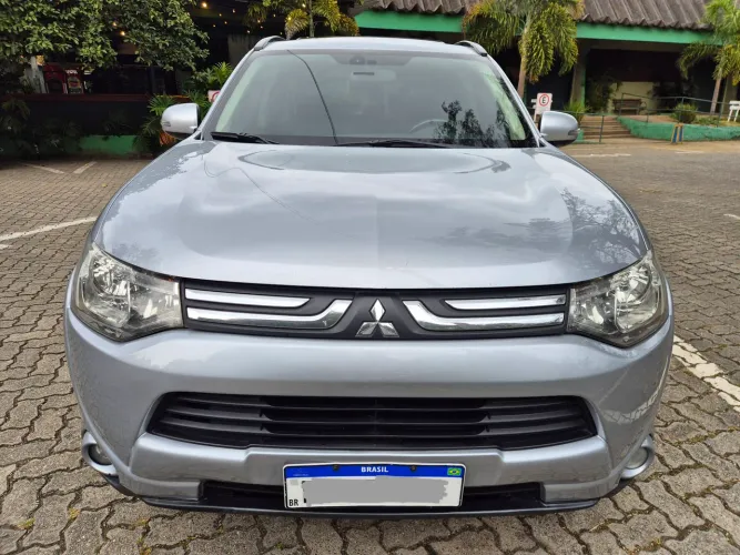 Mitsubishi Outlander 2.0 16V 160cv Aut. 2014