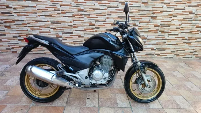 Vendo Honda CB 300R 2015 Raridade, Estado Impecável. Quem ver Compra. Abaixo da Fipe