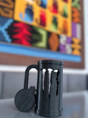 PORTA LATAS E TAMPA MONSTER