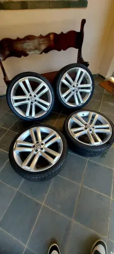 Vendo Rodas Aro 20. 4 Pneus novos. *