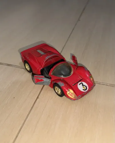 carrinho da Ferrari 330 P4 (1967) Maisto