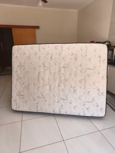 Vendo cama box casal 