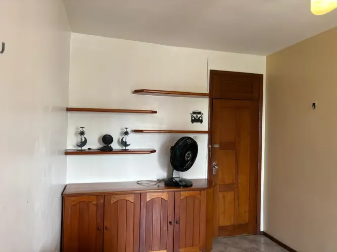 VF103AN - Apartamento com 1 SUÍTE, mobiliado com armário, split e cama no bairro de Nazaré