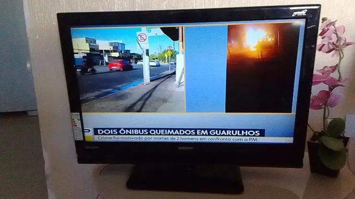 Tv LCD 32P imagem perfeita só não tem internet