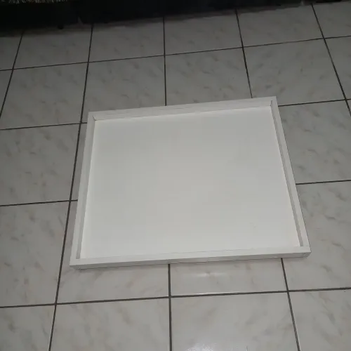 Mesa de Madeira em Fórmica Branca