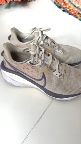 Tênis Nike Vomero 17 num 35