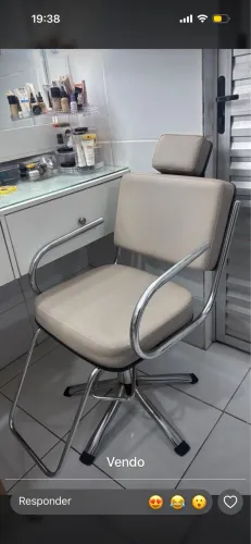 Cadeira de maquiagem e sobrancelha