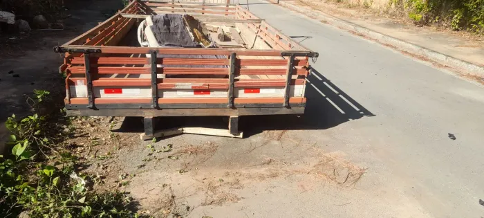 Carroceria de madeira