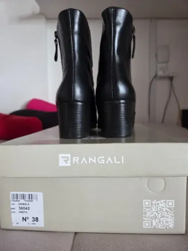 Bota preta de couro