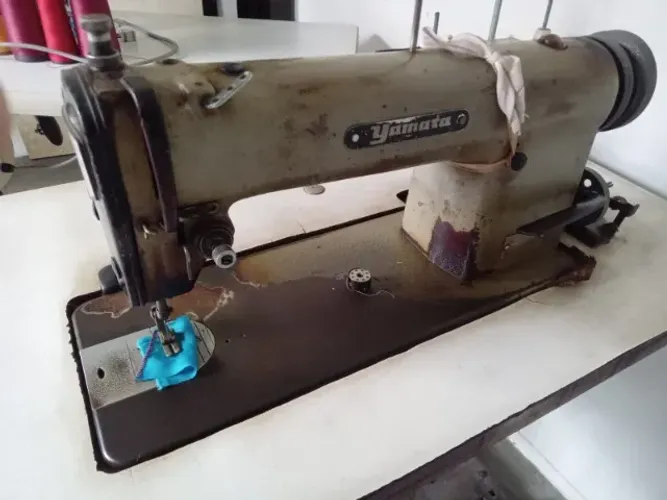 Máquina de costura reta industrial Yamata