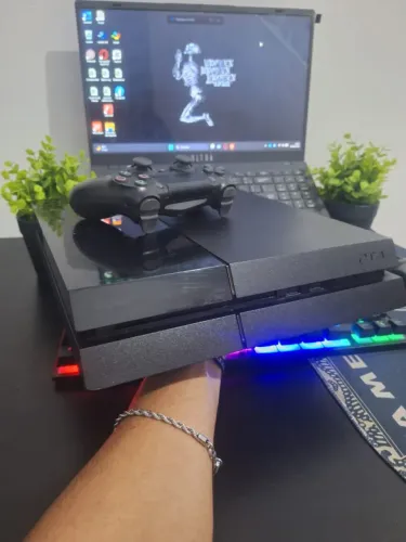 Play4 + 2 Jogos de Sua Escolha!! Aceito ofertas.