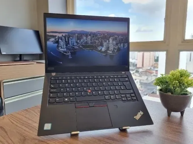 Notebook Lenovo ThinkPad T490 - Core i5 | 8ª Geração | 256GB SSD | 8GB DDR4 | 14"