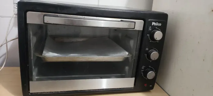 Vendo forno elétrico Philco. Vitor Dumas próximo ao bar dos paraibas. NÃO ENTREGO!