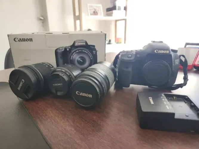 Camera Canon 7D com 3 lentes