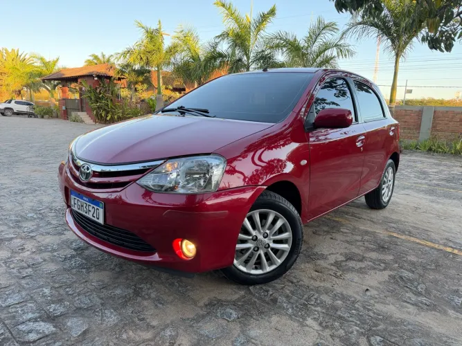 Toyota Etios XLS 1.5 Flex 16V 5P Mec. 2013