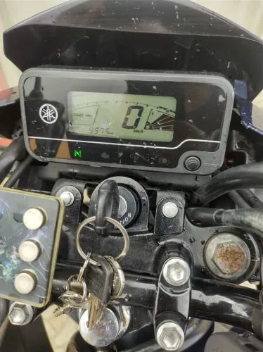 Vende-se uma moto