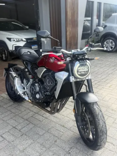 honda cb 1000r com 5.000km ano 2020 top