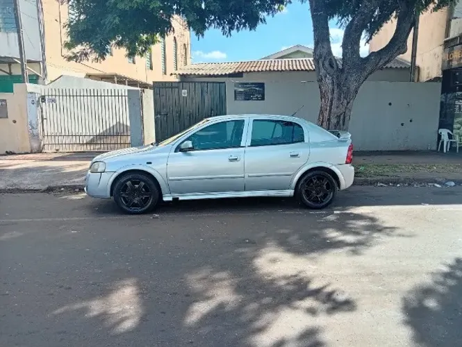 Chevrolet Astra 2.0 8V/ CD 2.0 8V Hatchback 5P AUT 2004
