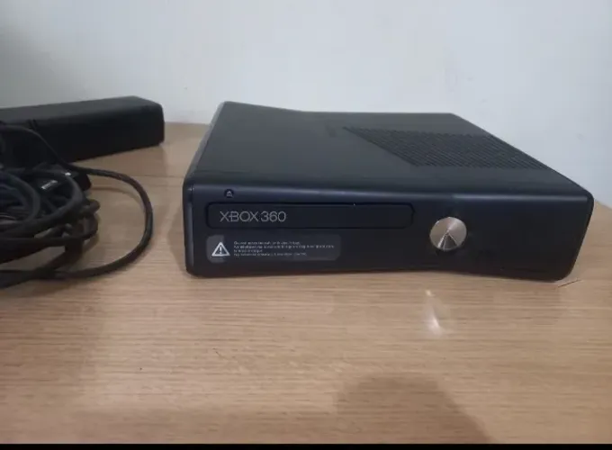 XBOX 360 COM 6 JOGOS ORIGINAIS